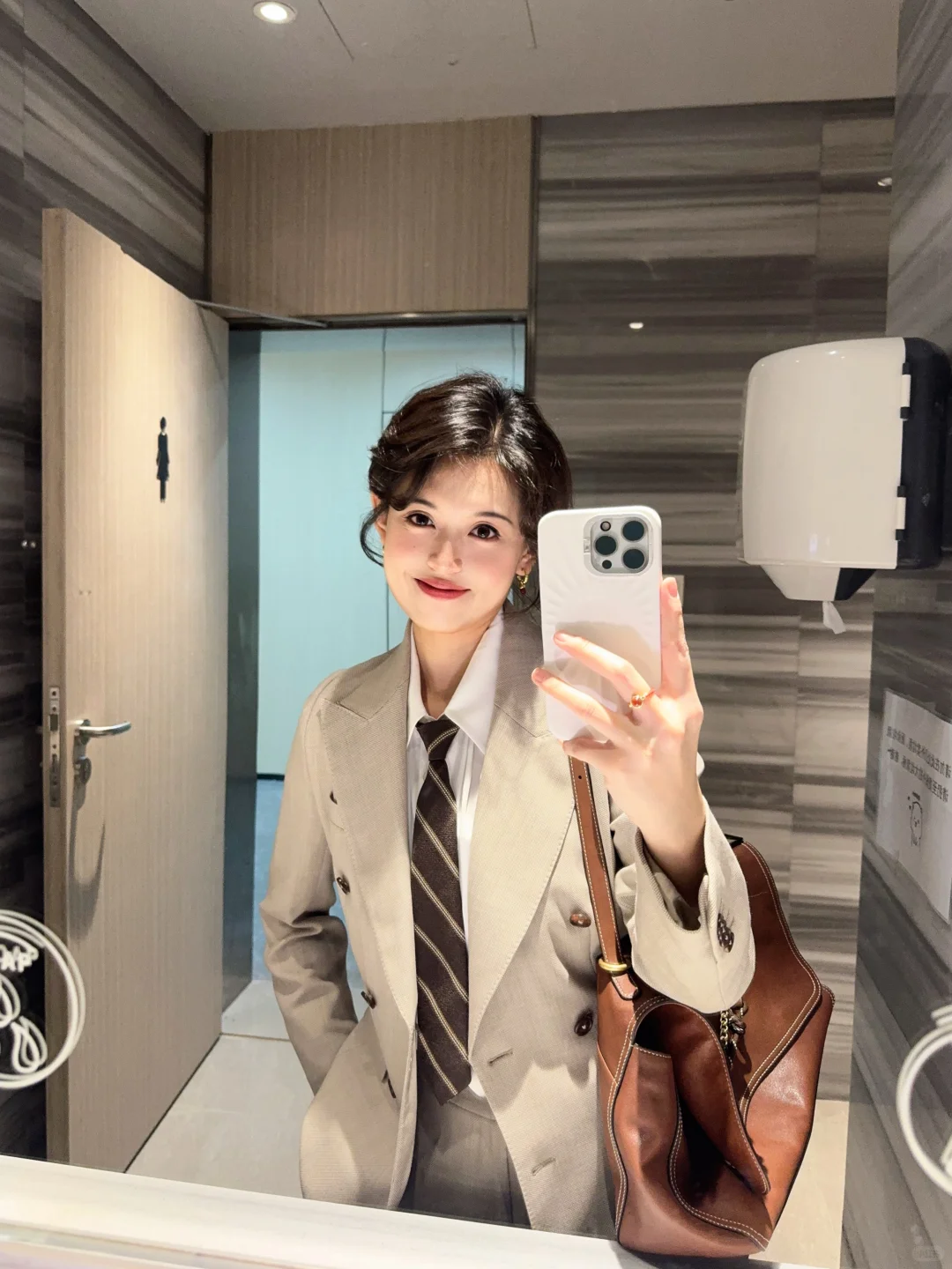 高智感正装推荐｜当你在律所穿的有点小漂亮