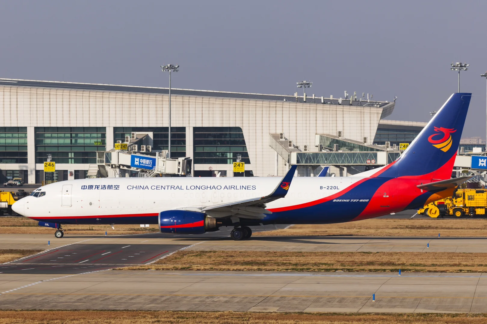 越来越稀有的B737-300货机