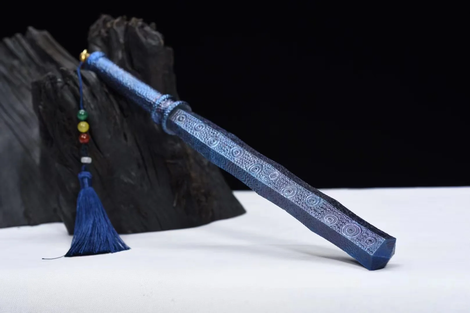 钛合金裁决作品全长：34cm 柄长：13cm 直