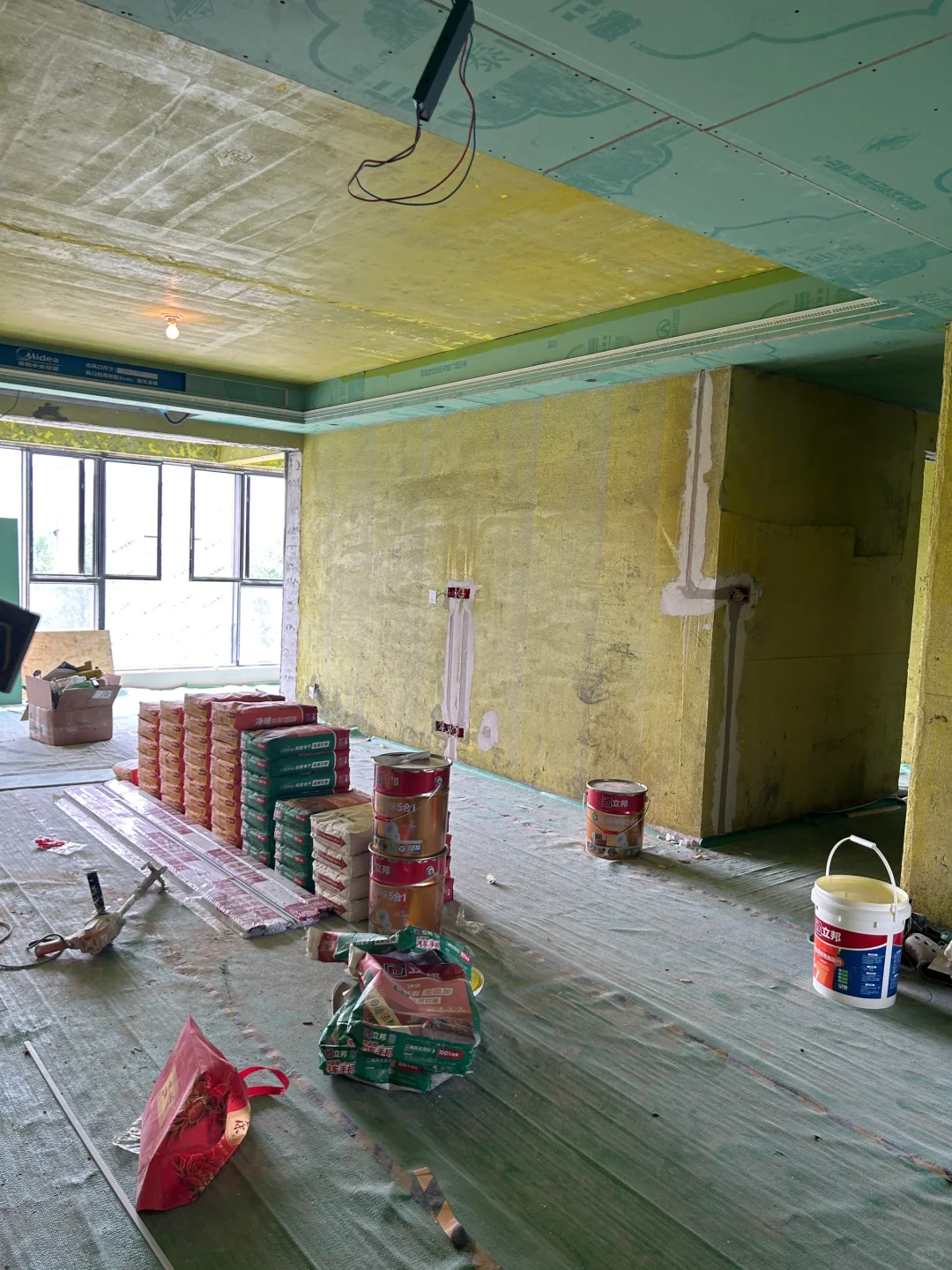 腻子粉材料一到，油漆工吓跑了?