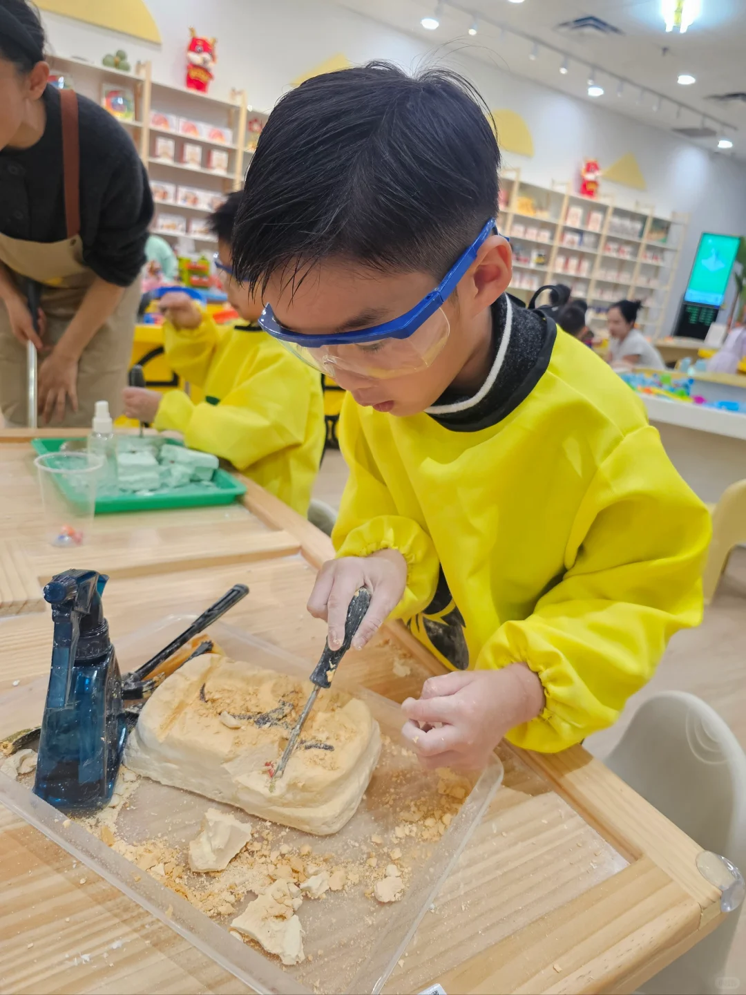 ??Richmond玩具体验馆敲敲敲恐龙