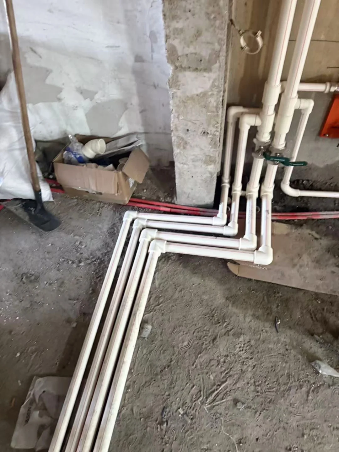 沈阳龙湖陇御山四百平别墅主管道施工现场