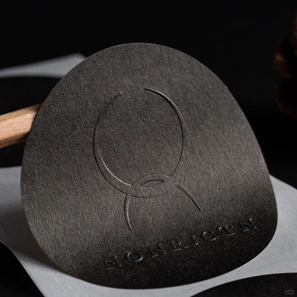 压印的各种凸状图文和花纹,彰显品质