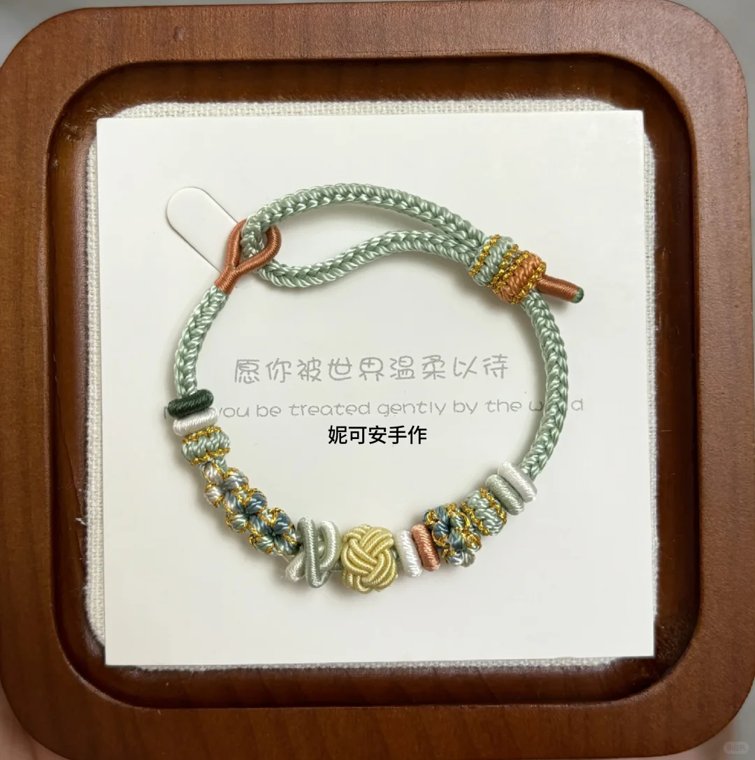 ?熬夜也要编！这款「月光手绳」治好了我的