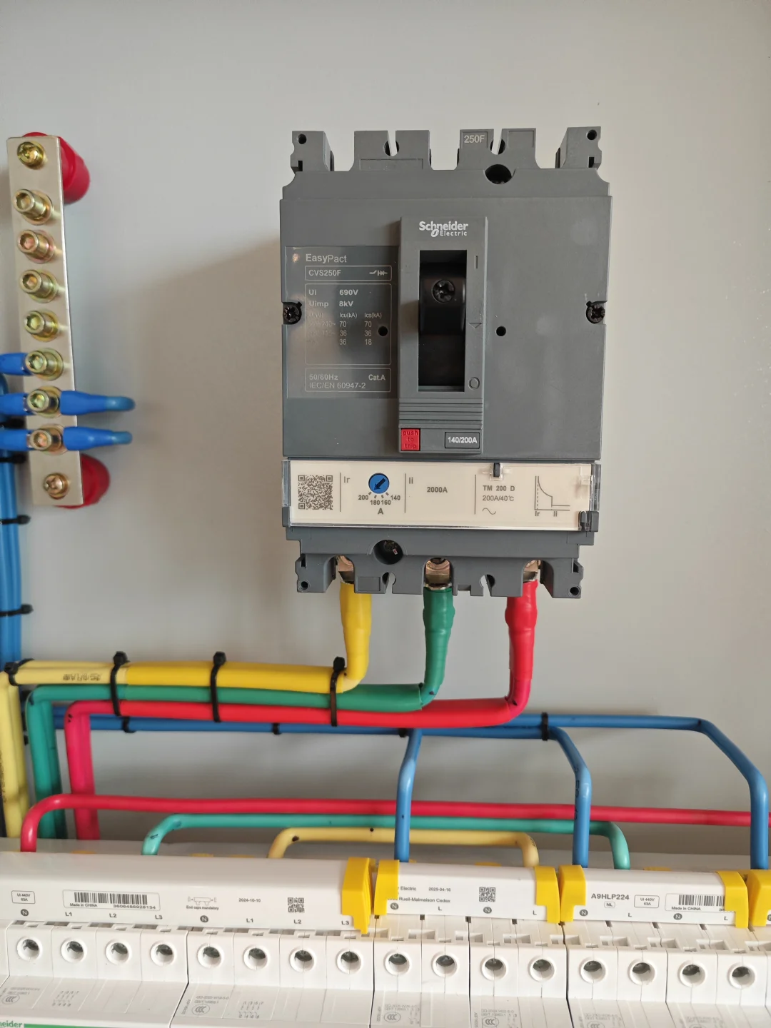 南通五层别墅配电线路与组装