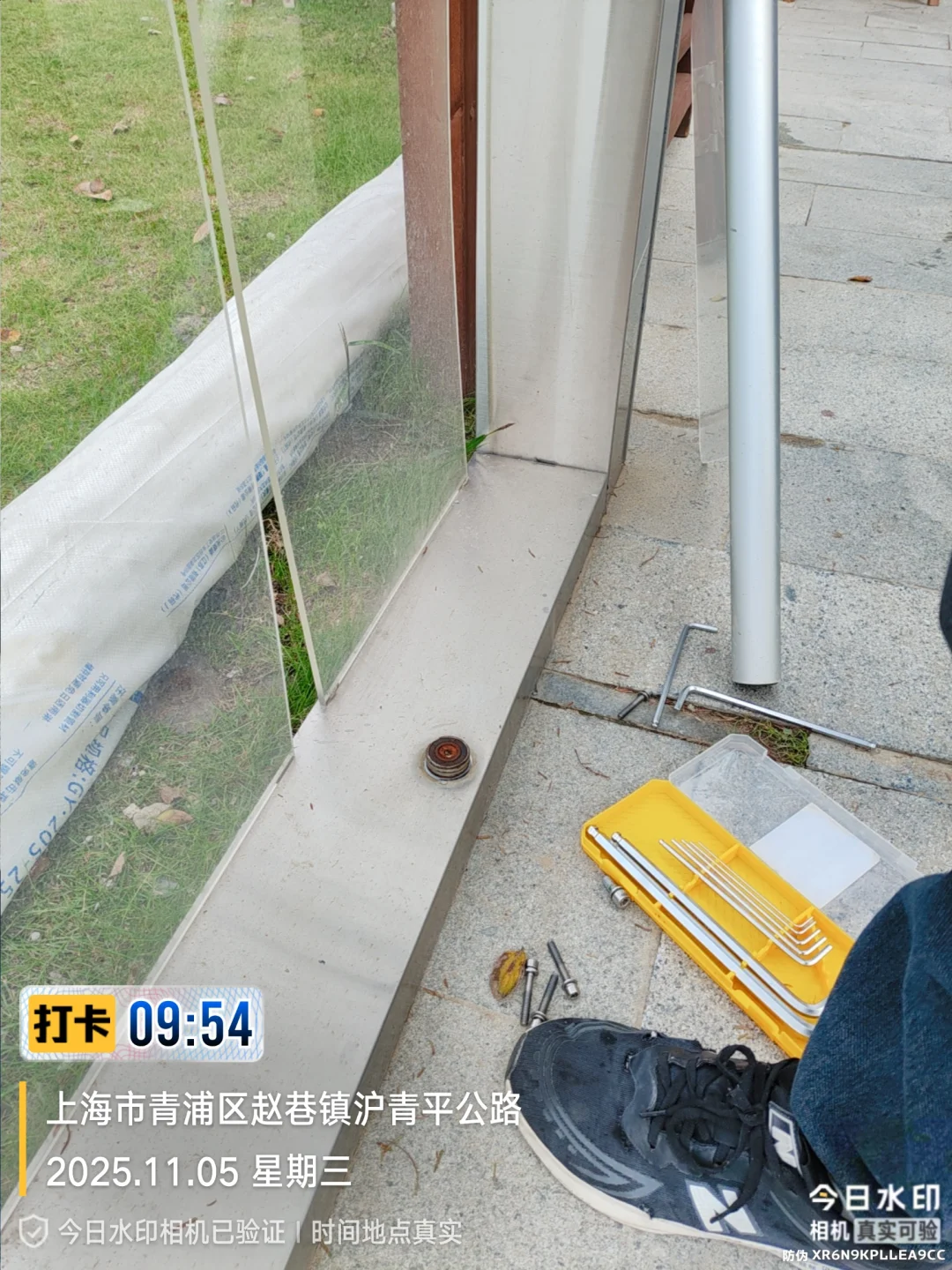 人行通道闸系统安装实录