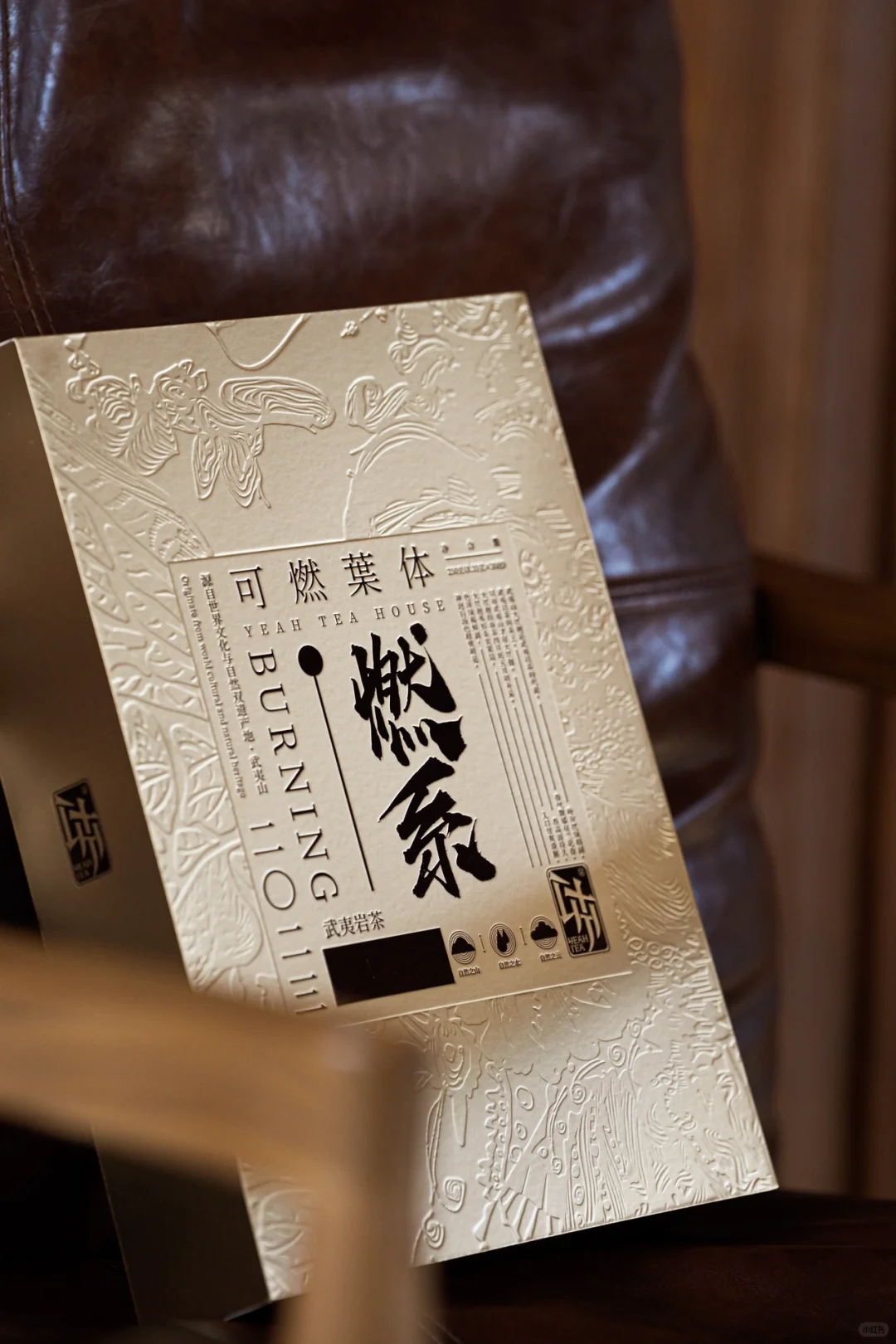 压纹的处理让盒子看上去更有质感