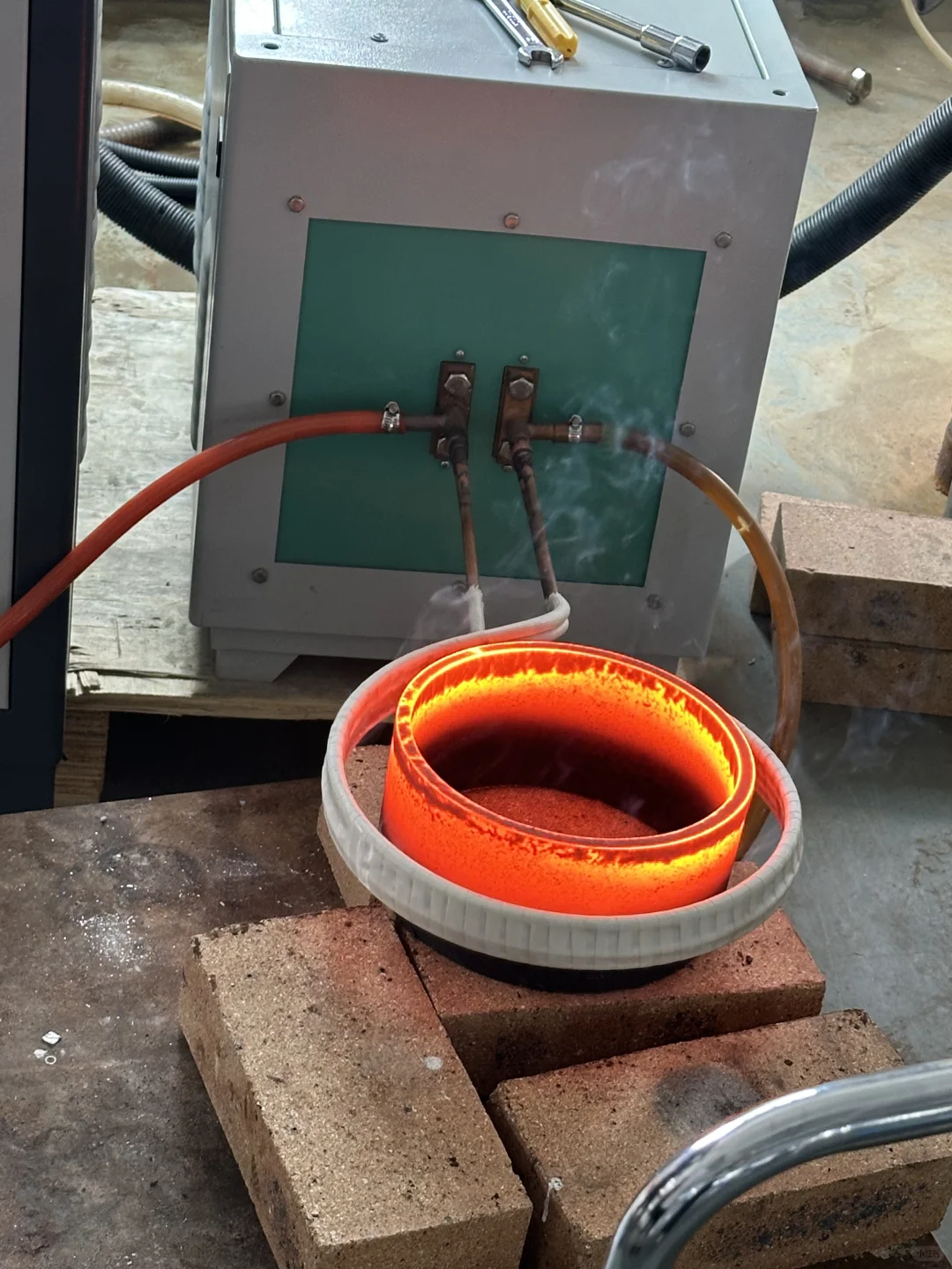 高频加热机:以“快”破局,重塑现代工业加热新