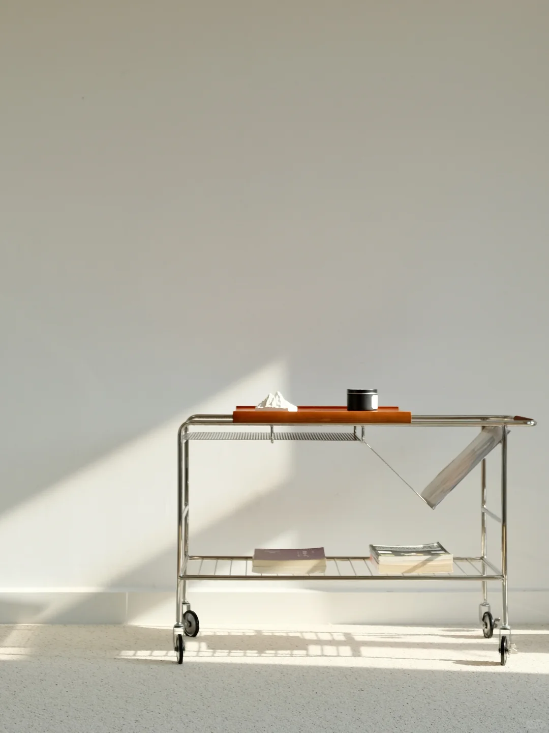 一台美丽且实用的小推车置物架边几