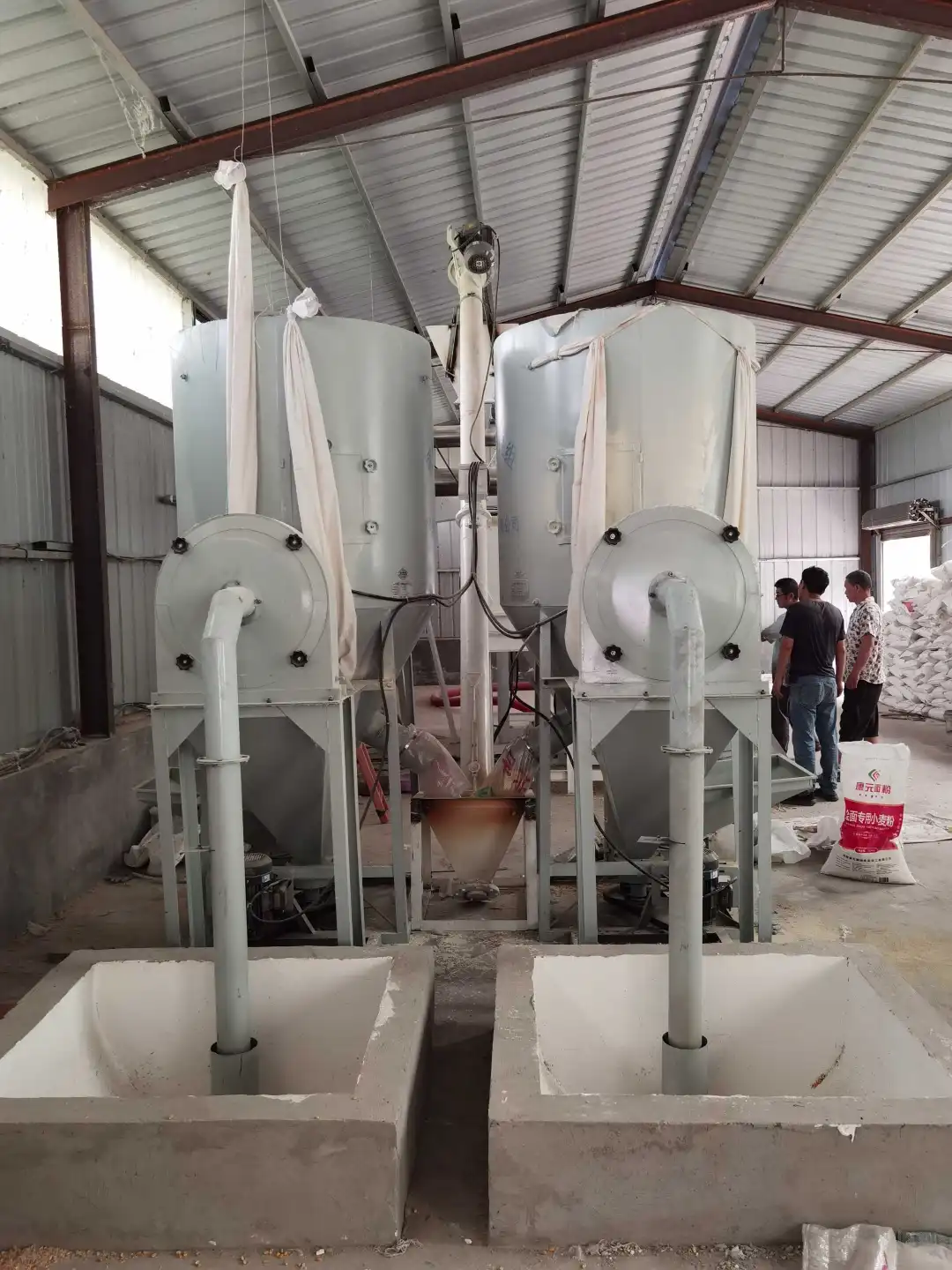 全自动颗粒饲料生产线从粉碎到包装一机搞定