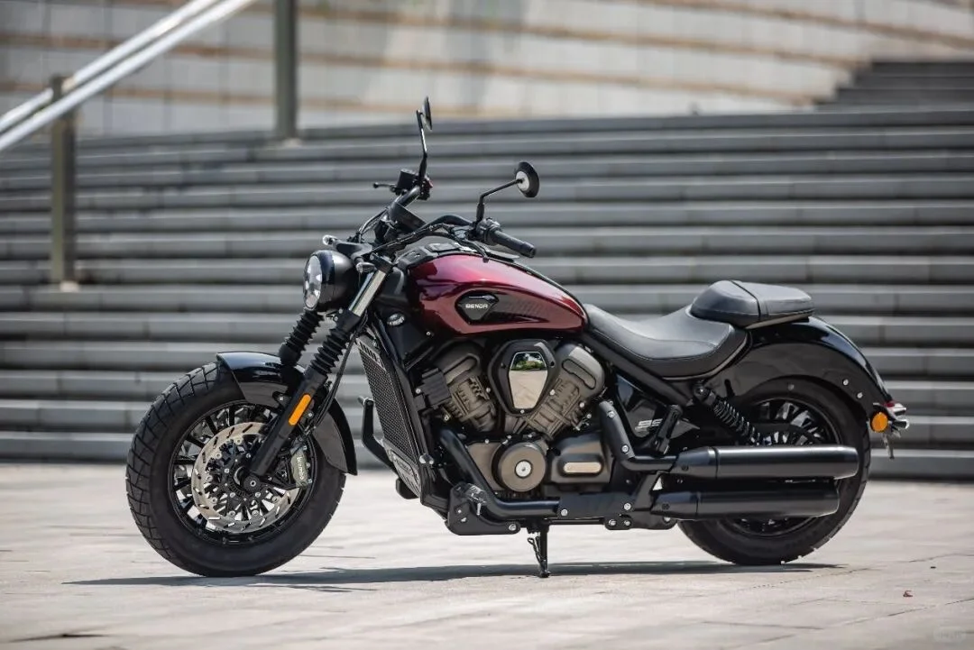 复古的颜色?黑旗950试驾体验