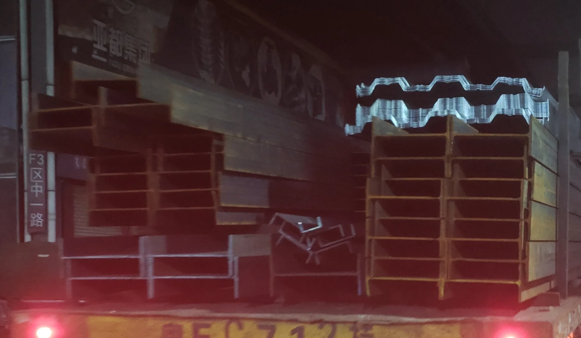 佛山乐从钢铁世界钢材批发