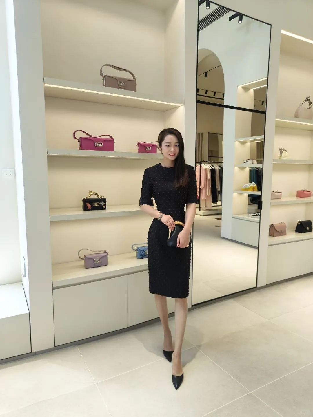 浪凡连衣裙，超级修身，表面有绒绒的非常有