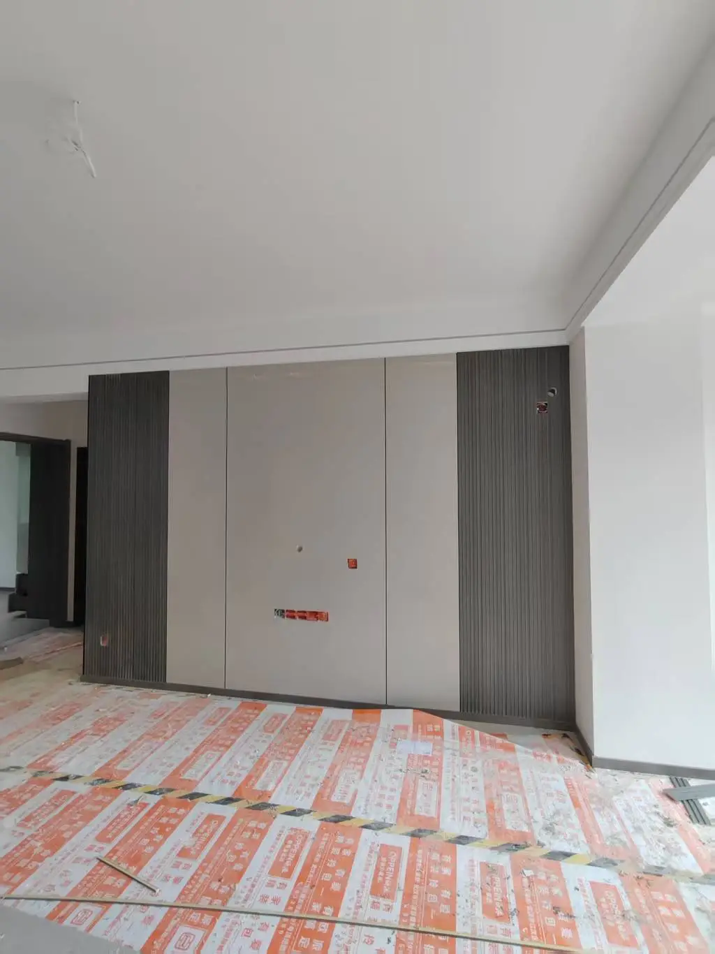 背景墙到底用竹木纤维护墙板还是碳晶板呢