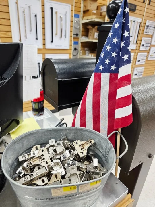 《一只铰链的全城追寻记》