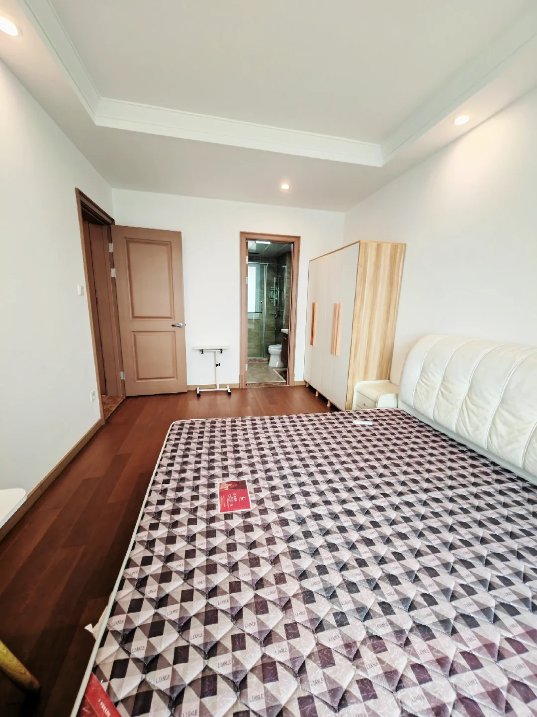 白沙洲白沙六路三居室?2200?免押月付