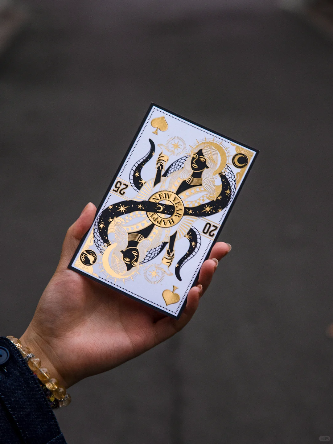 一张工艺满满的精美小卡