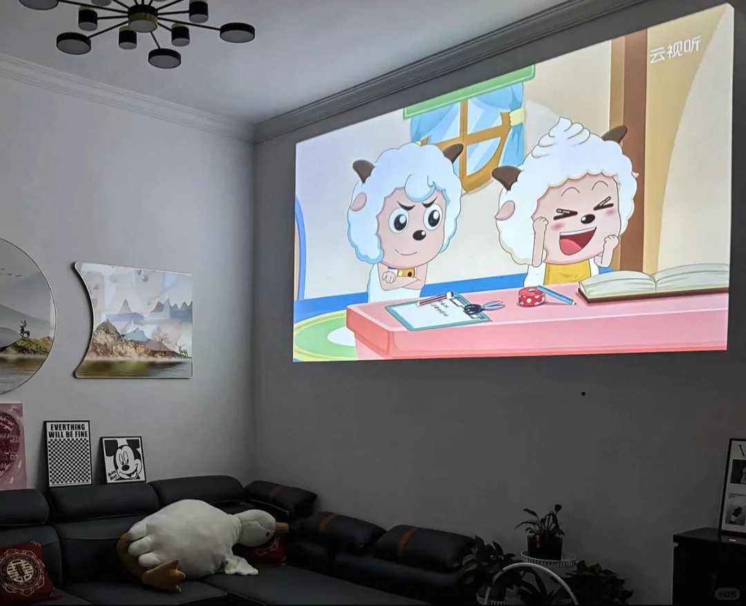 米家投影仪，白色，带遥控器和电源线。