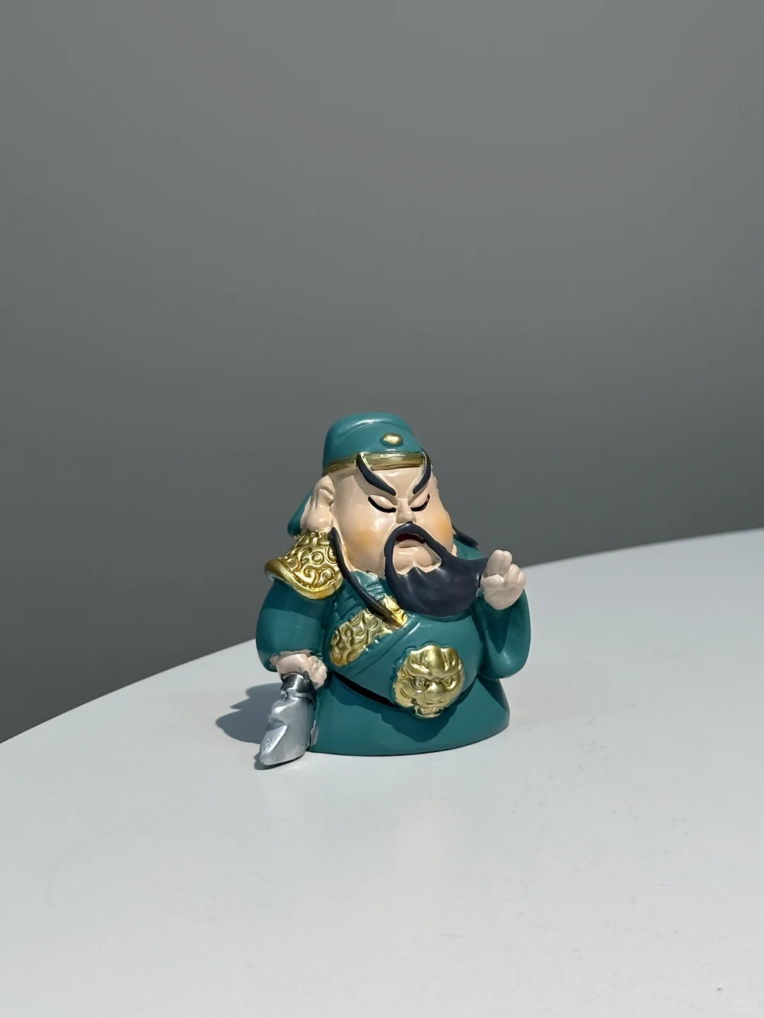 关二爷镇办公桌?