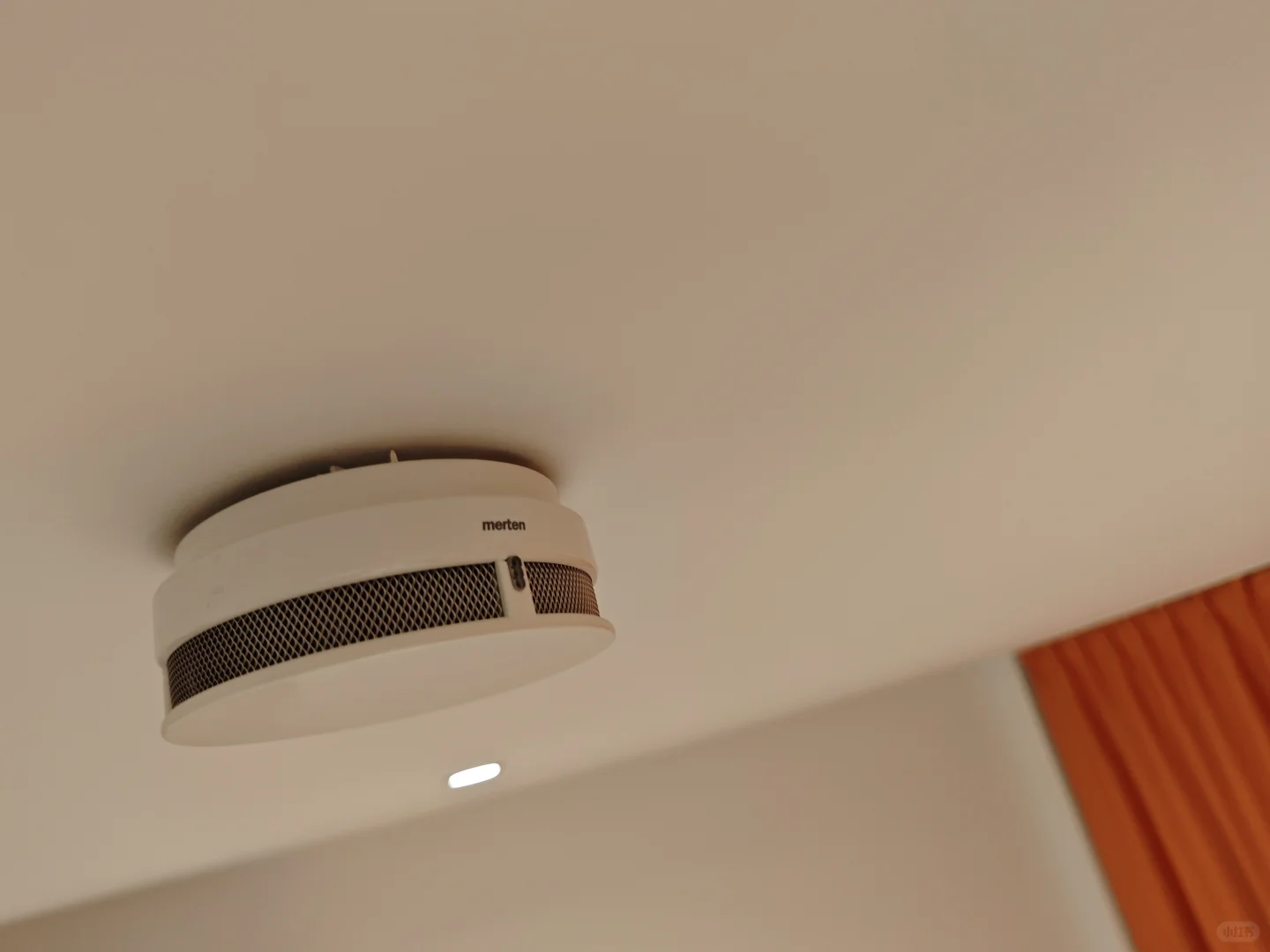 该死的报警器没电了一直鬼叫