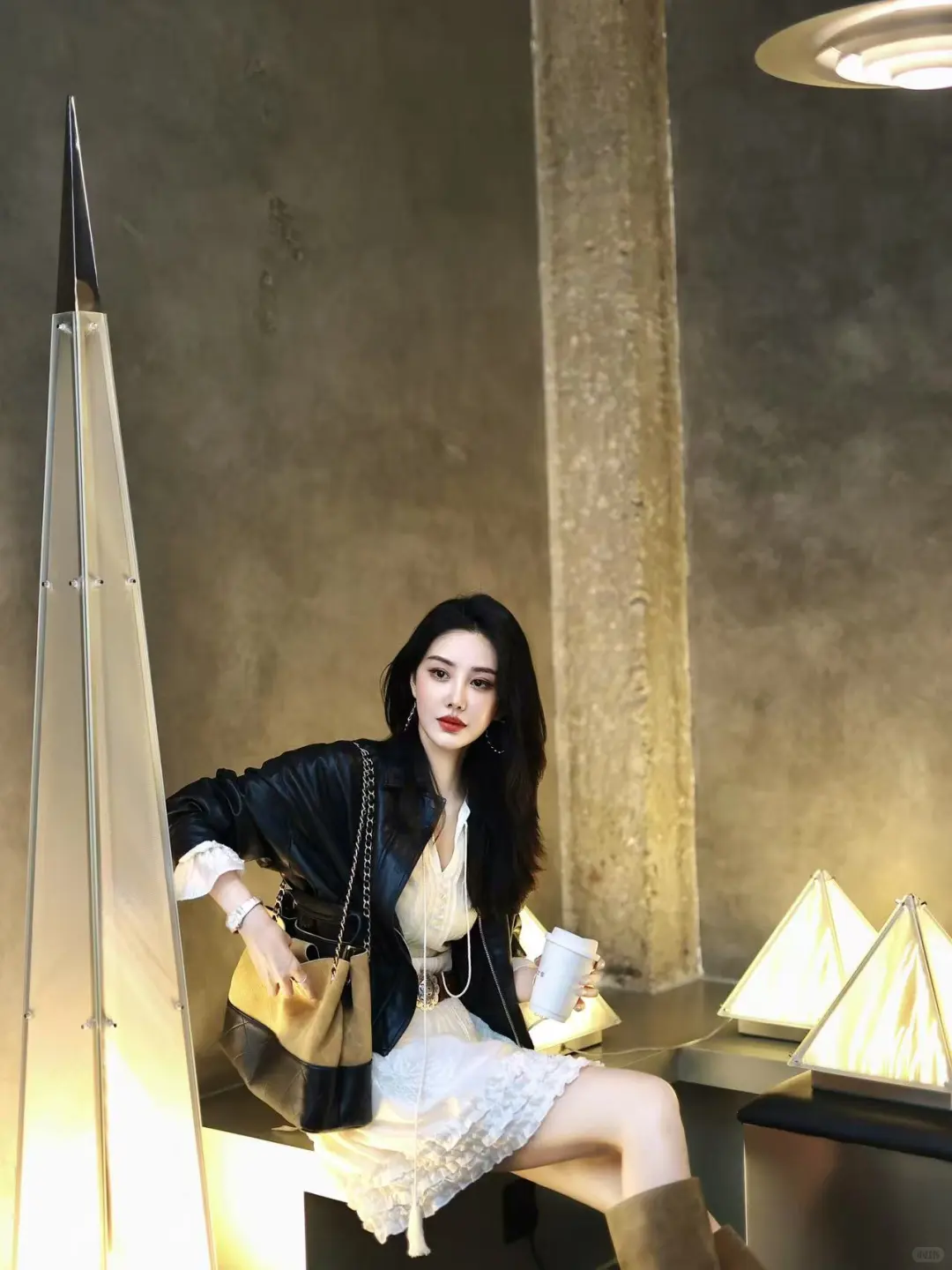 香影试衣间?皮衣+连衣裙=慵懒高级感