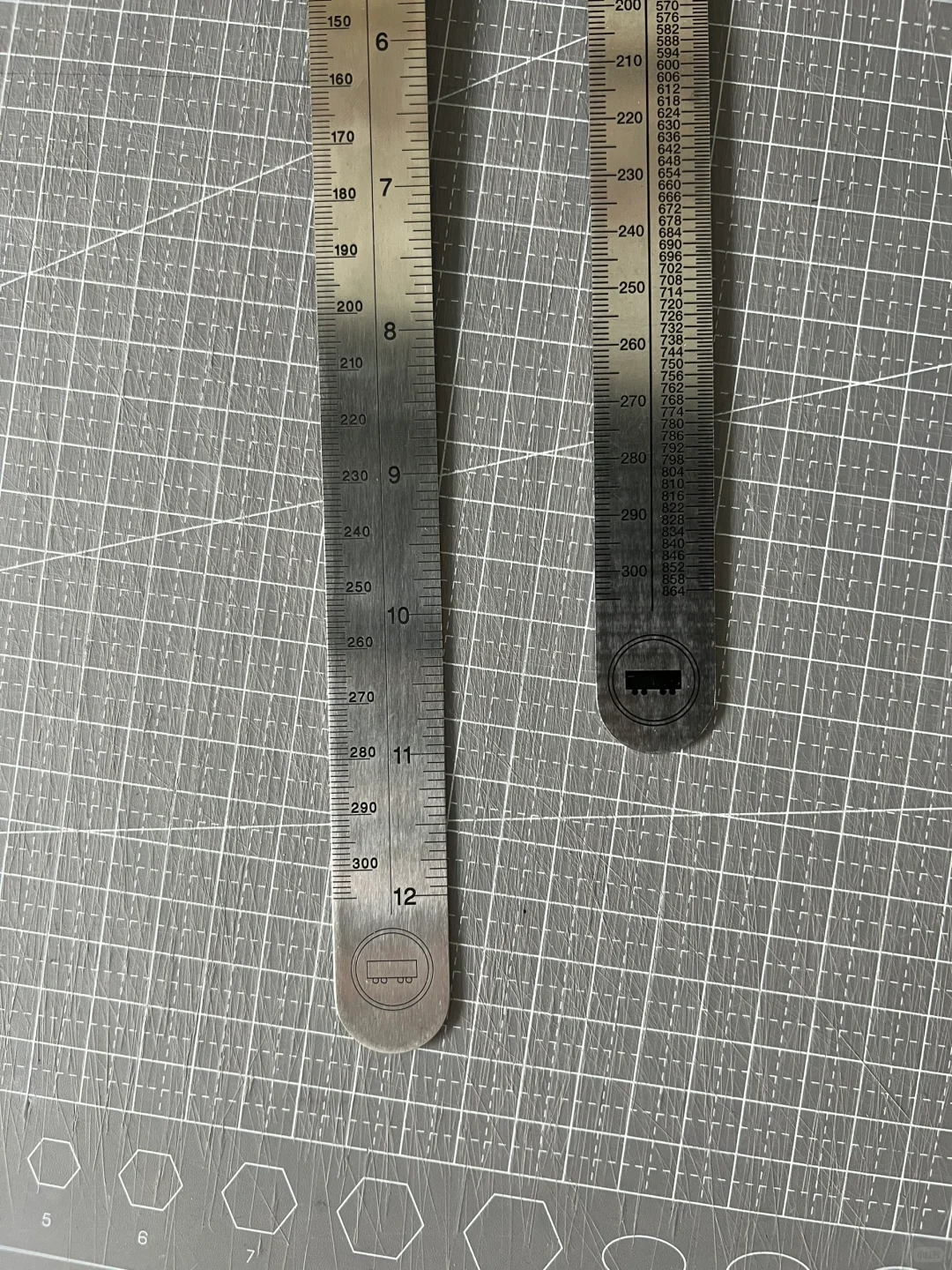 收了一把??????的钢尺