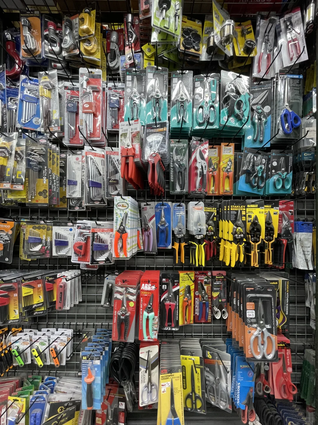 ??Woodlands五金店物廉价美千万别错过!!