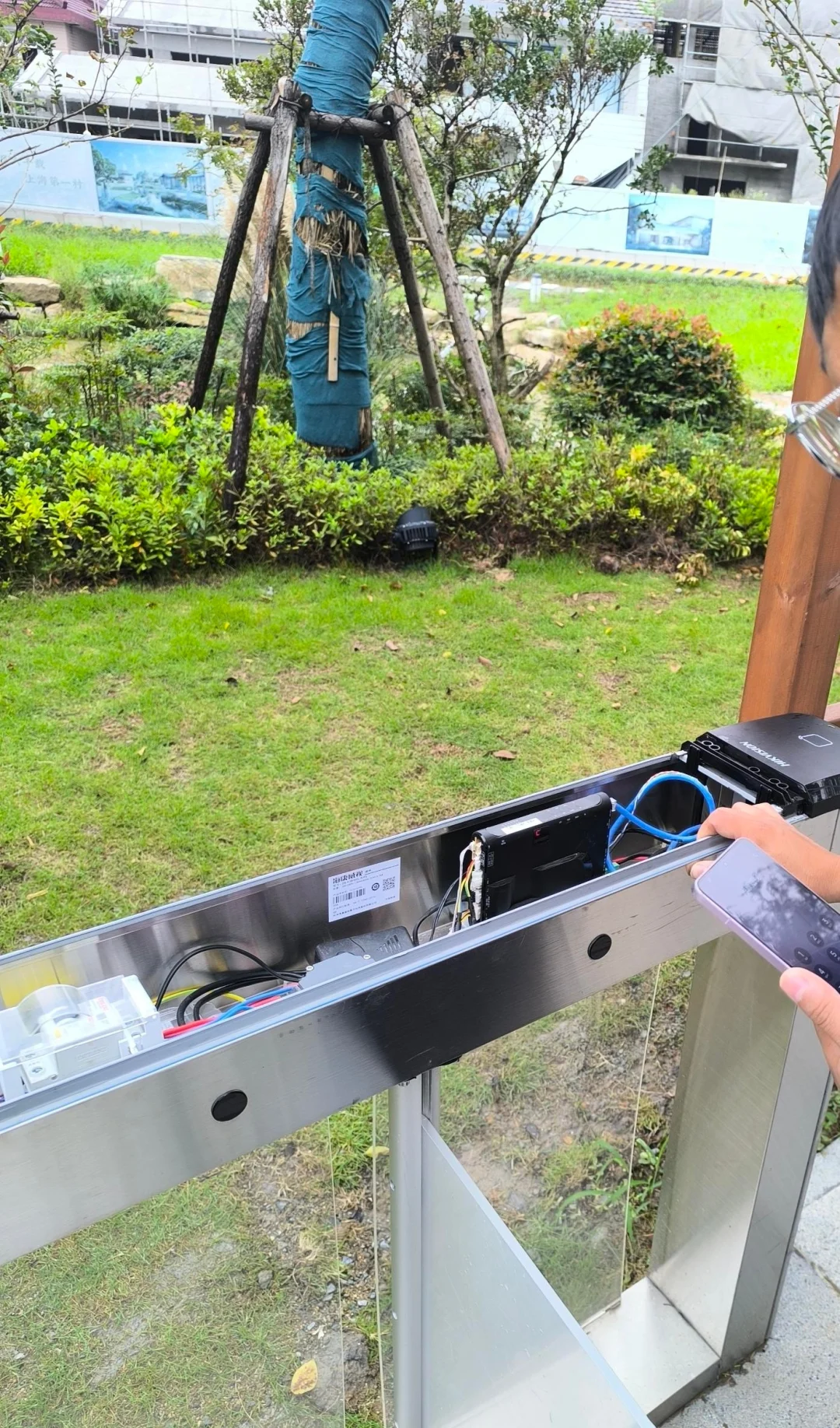 ?拆解人行通道闸