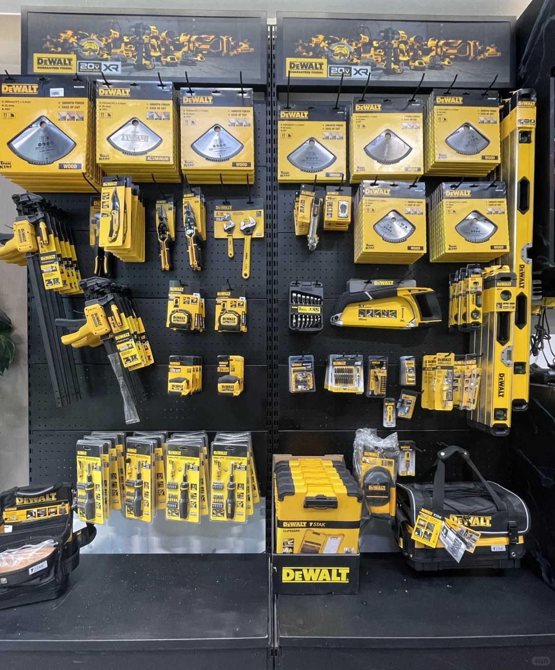 ??Woodlands五金店物廉价美千万别错过!!