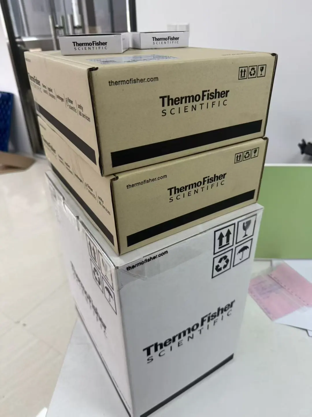 给类实验室设备滴滴滴