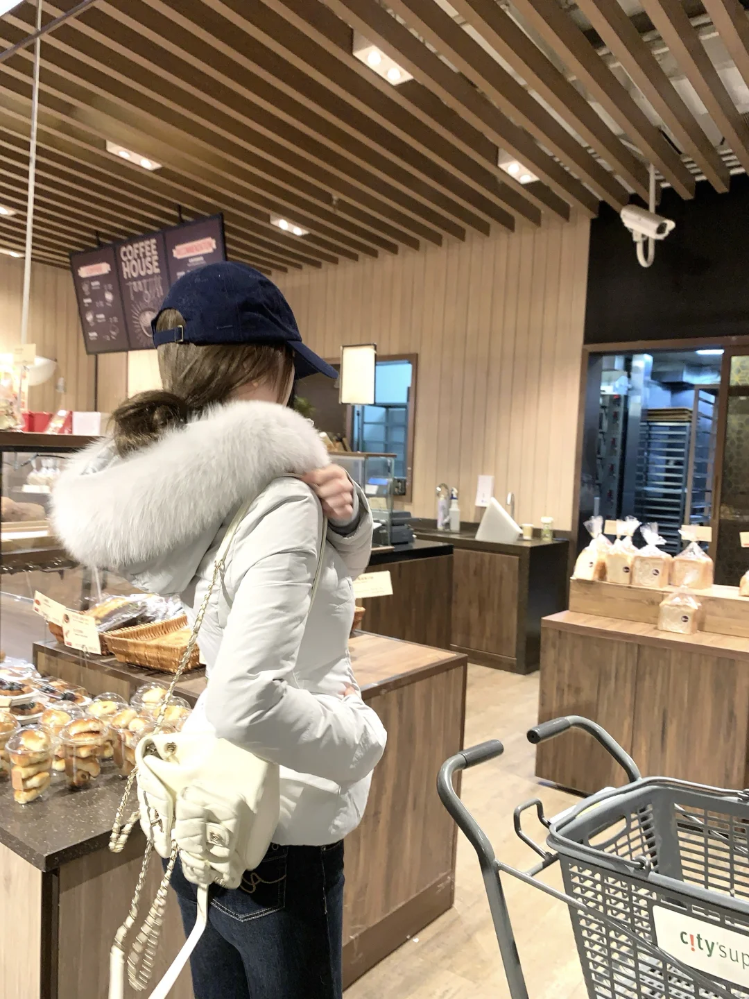 喜欢逛超市闻香香面包 ?^⦁⩊<^ ੭