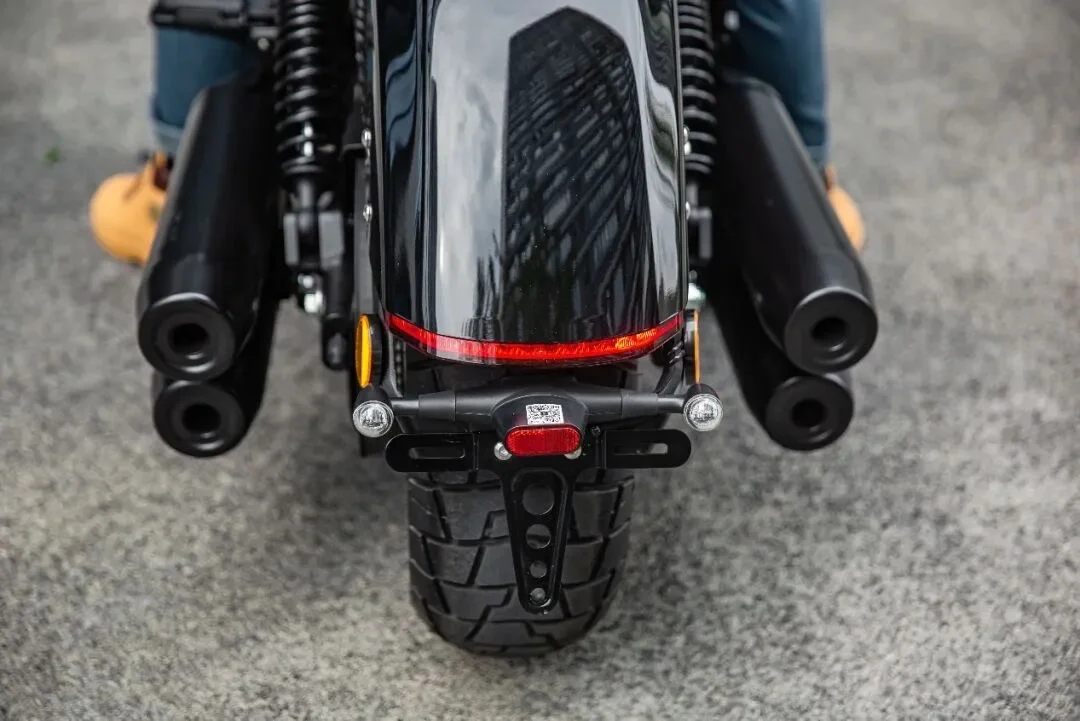 复古的颜色?黑旗950试驾体验