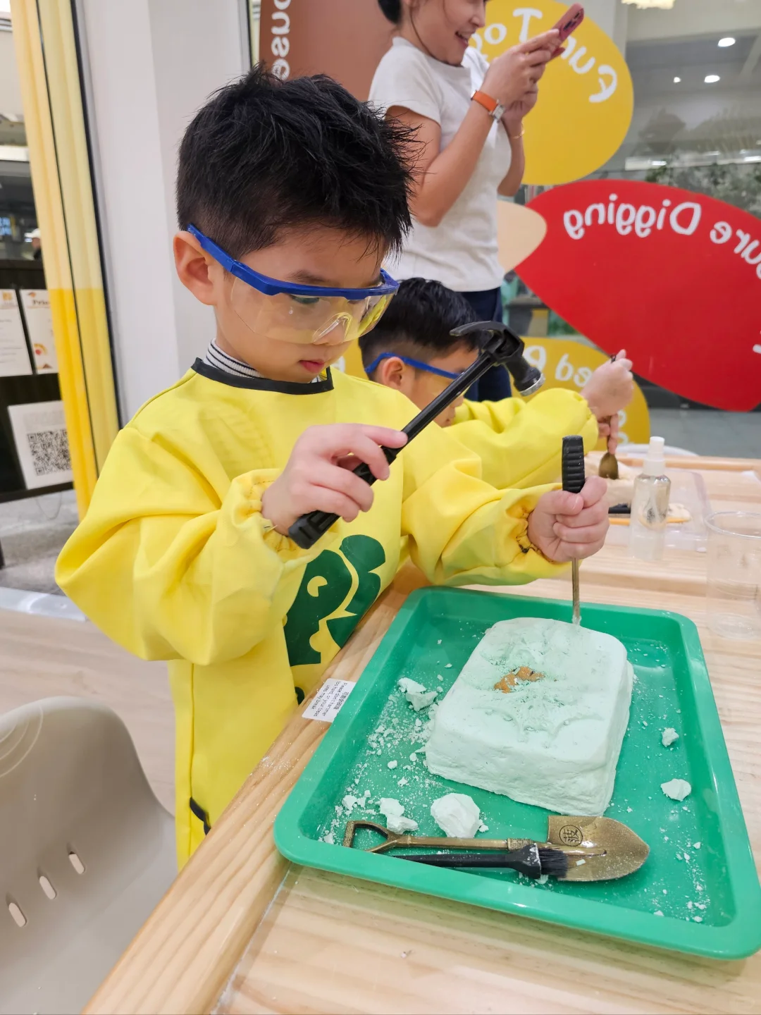 ??Richmond玩具体验馆敲敲敲恐龙