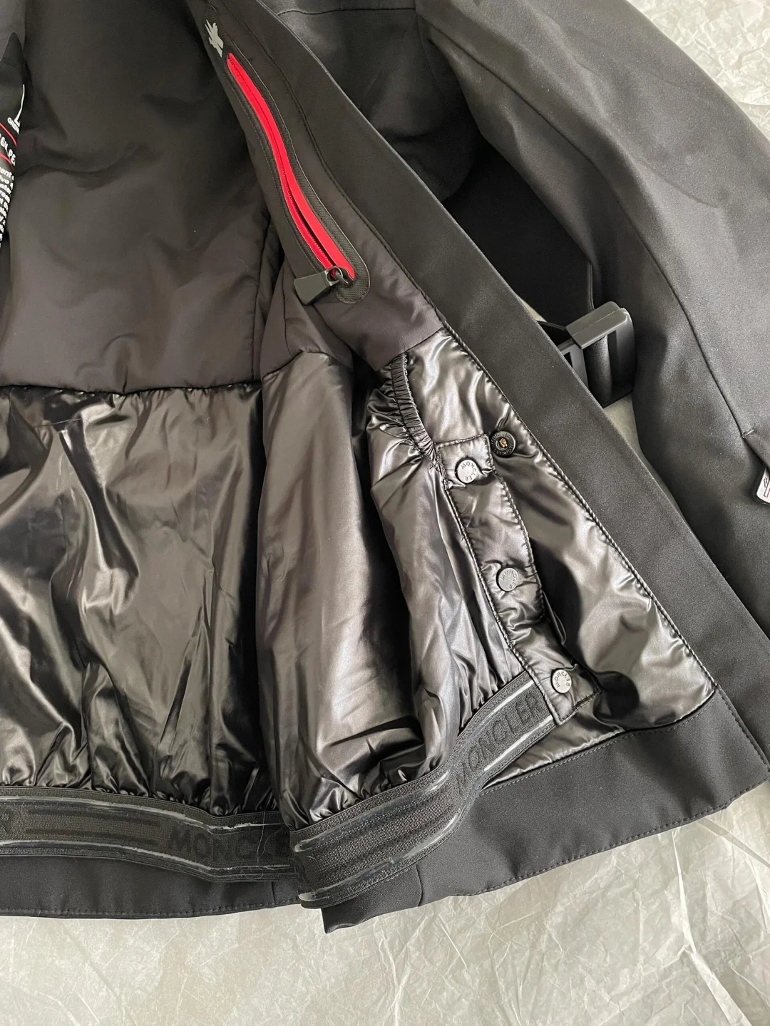 买到喜欢的滑雪服了！