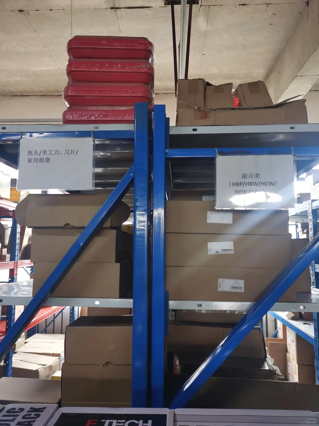 仓库各种五金设备,五金建材批发,欢迎咨询