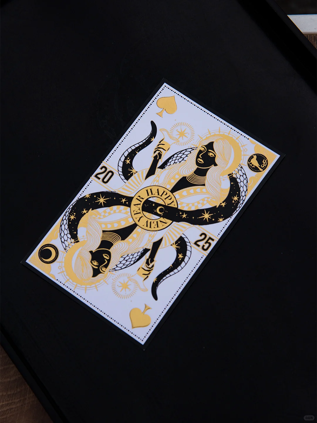 一张工艺满满的精美小卡