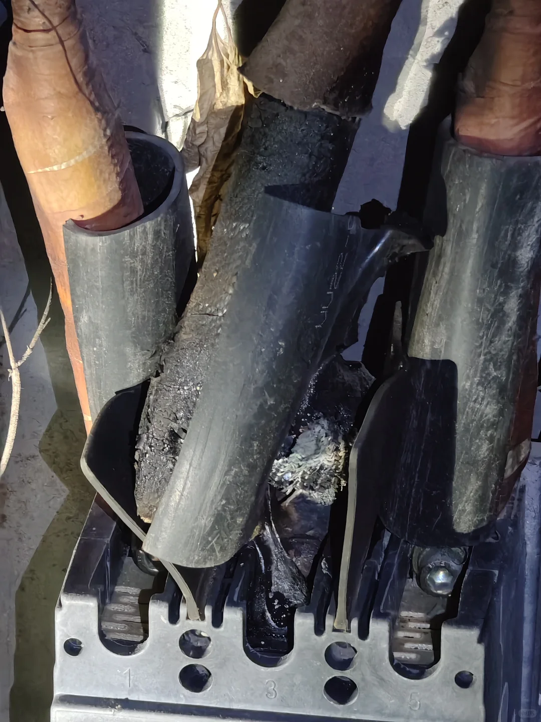 同时烧了两个断路器，也没谁了。