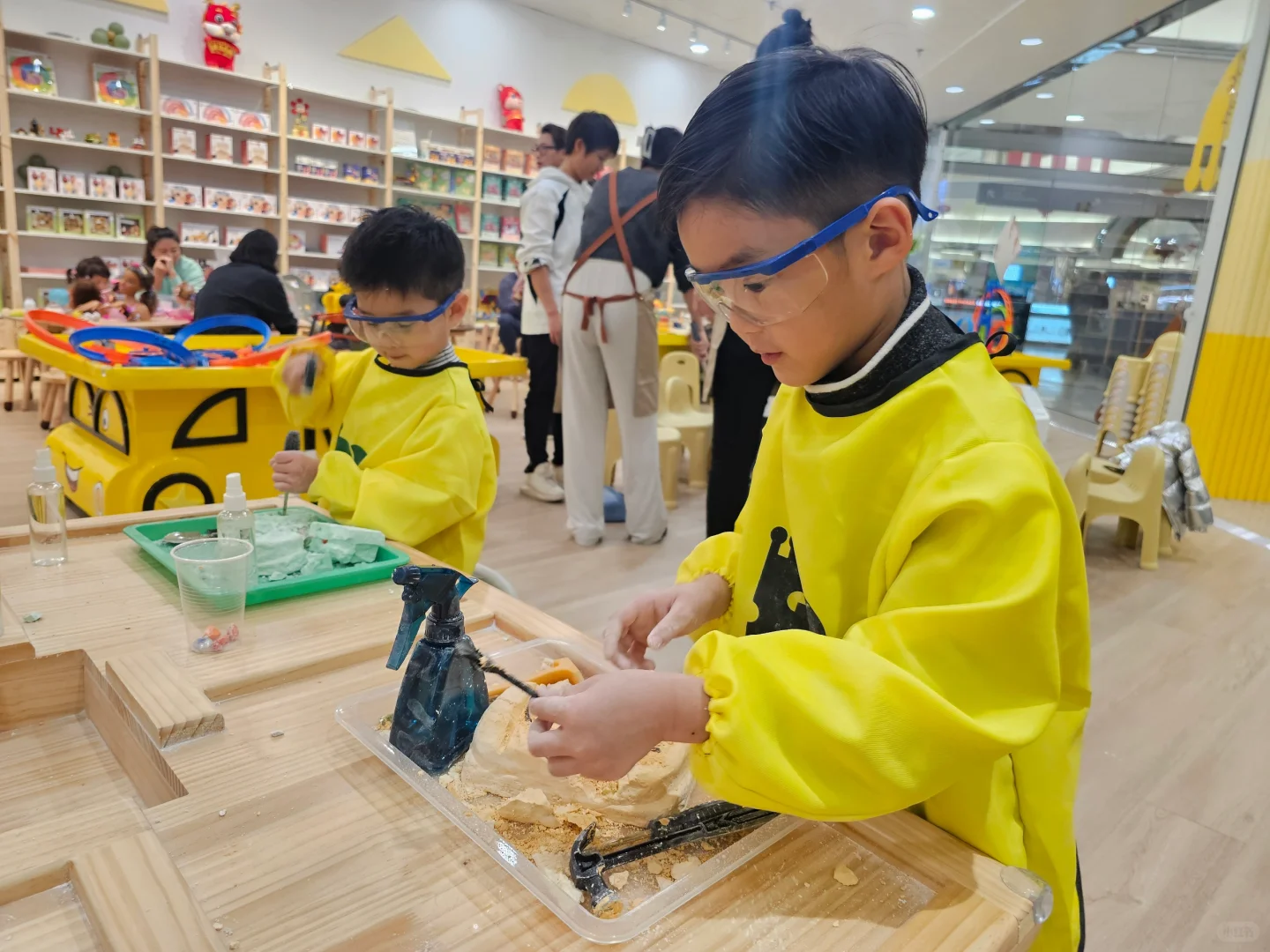 ??Richmond玩具体验馆敲敲敲恐龙