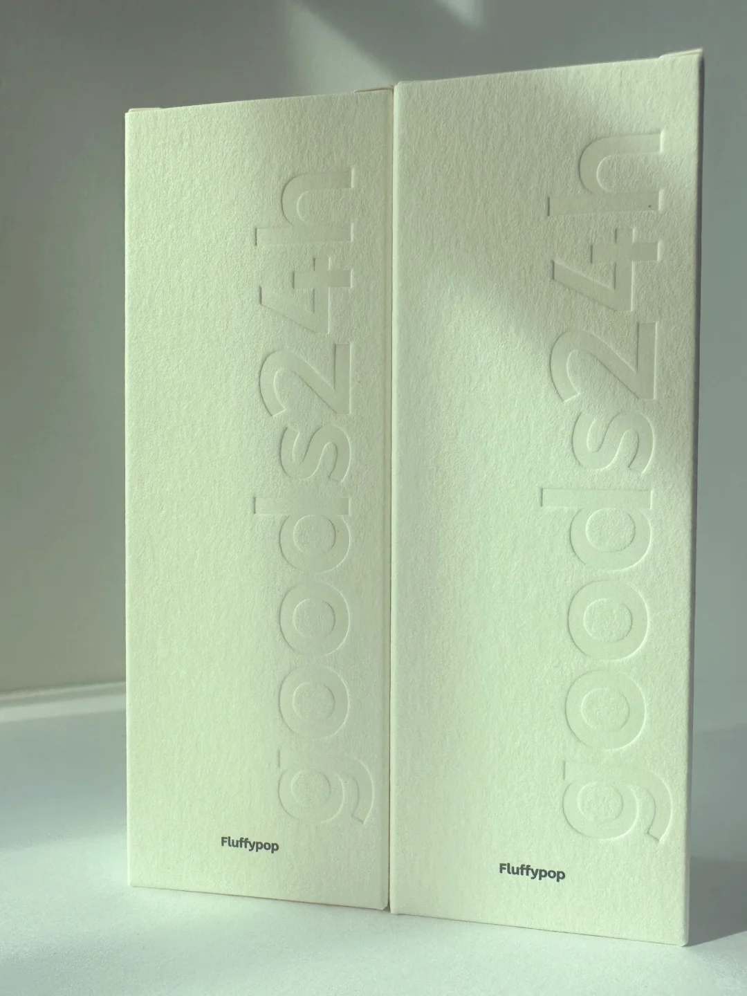 无色压凹+特种纸的盒子，狠狠拿捏高级感