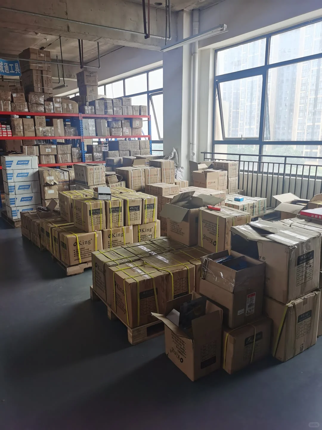 仓库各种五金设备,五金建材批发,欢迎咨询