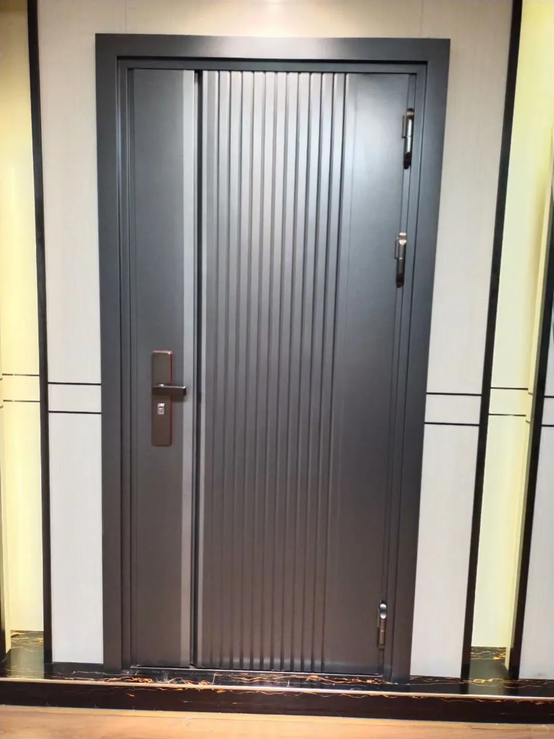 湛江大事件！入户门闭眼入