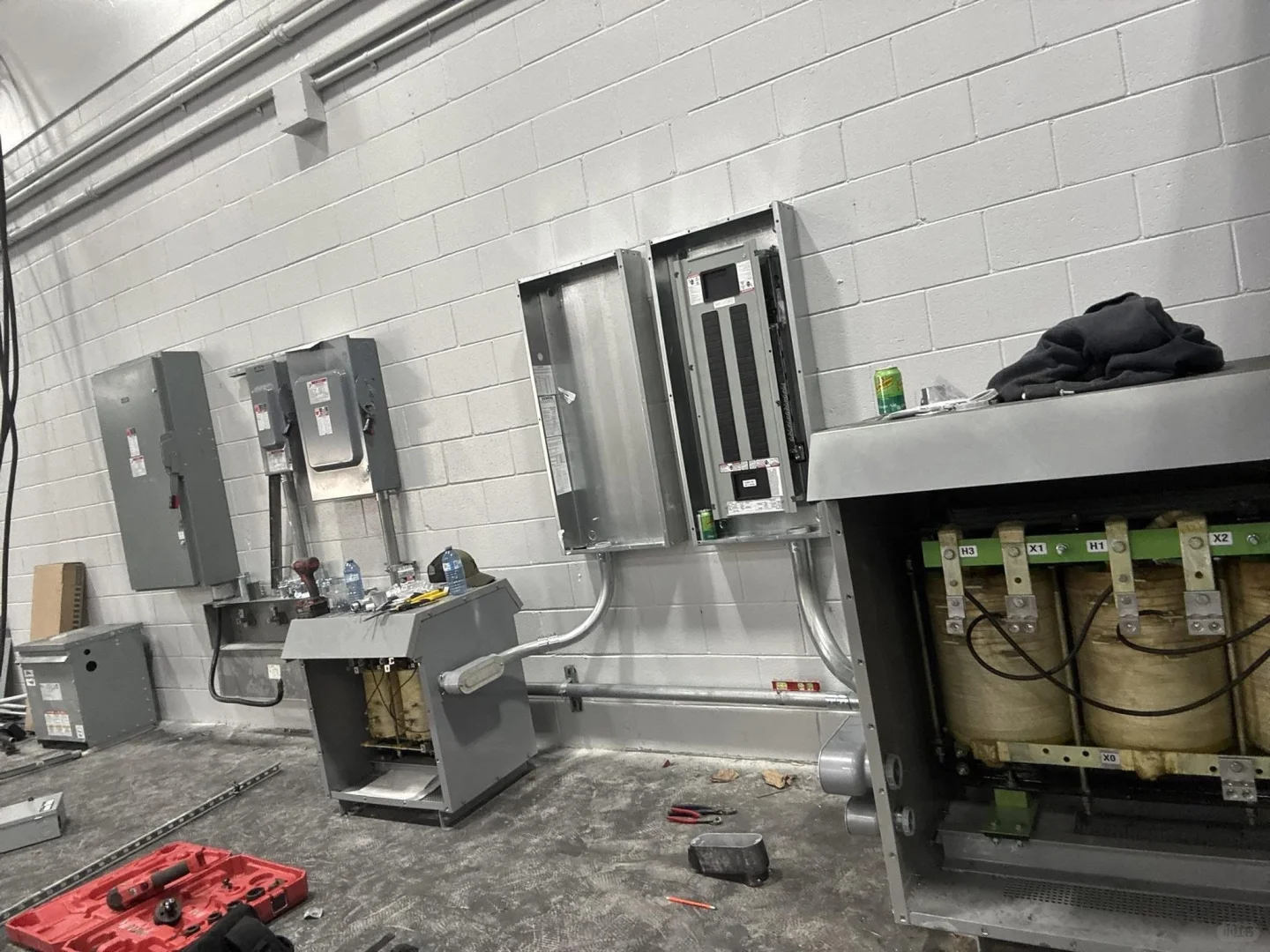 洛杉矶电工/ 增加变压器工地，这活儿干的怎？