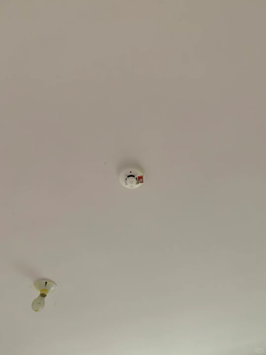 装修：烟感报警器安装和清洁