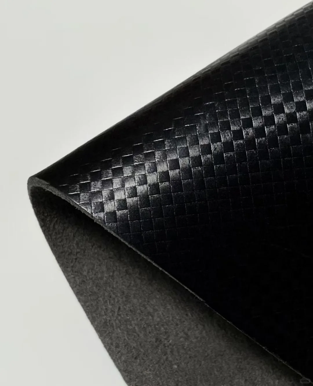 橡胶超纤，具有防滑止滑而且耐磨耐刮。适用于