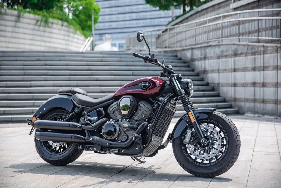 复古的颜色?黑旗950试驾体验