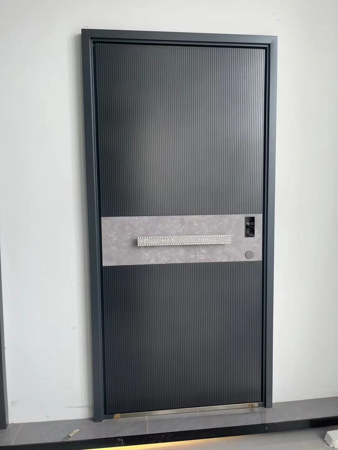 湛江大事件！入户门闭眼入