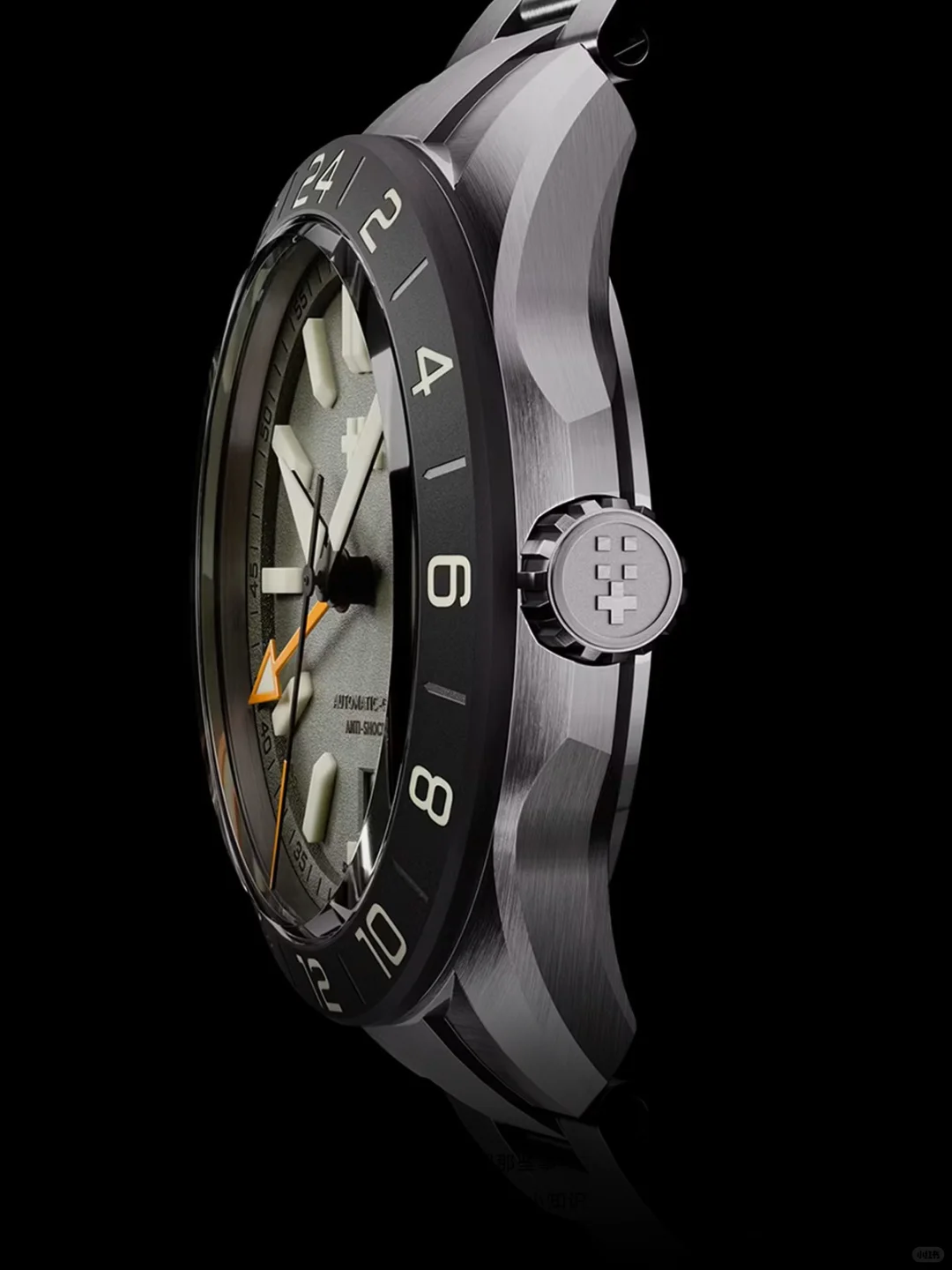 这夜光太炸了——CW打造平价工具表王