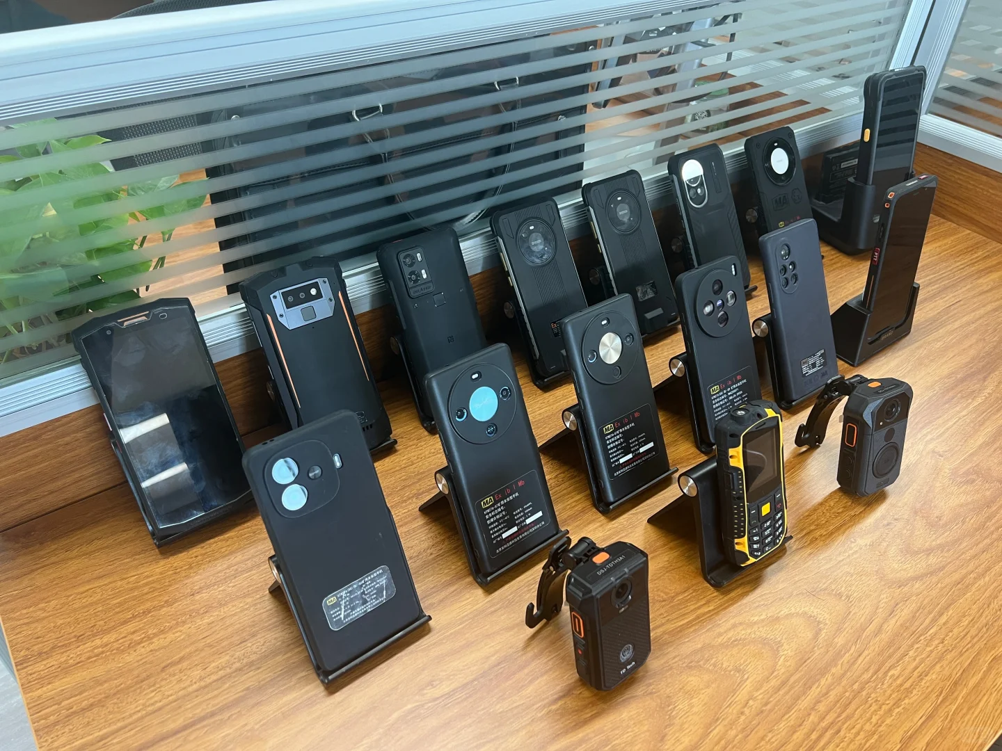 矿用防爆手机选对厂家才靠谱这3点帮你避坑