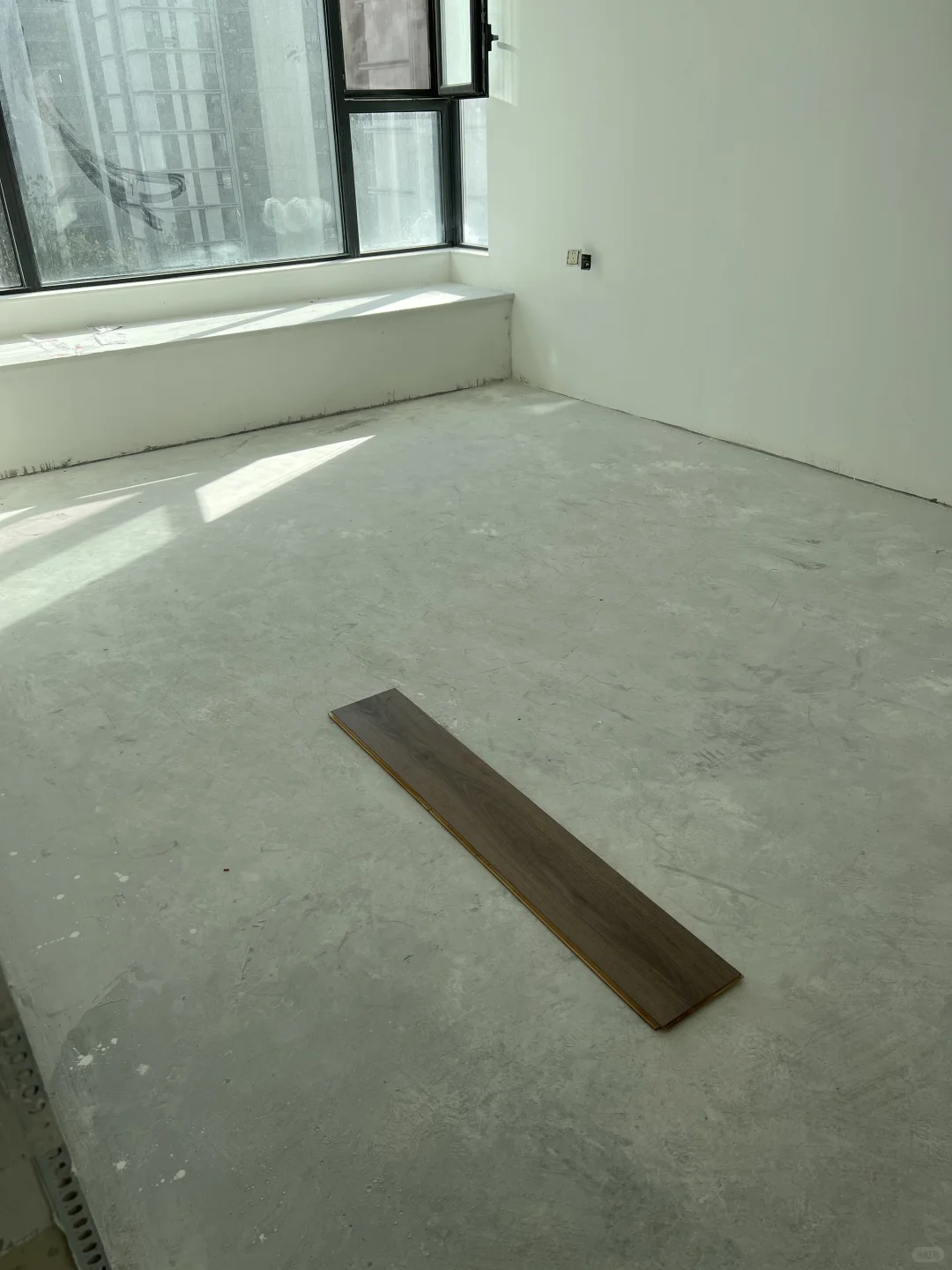 地板来了，地板又走了