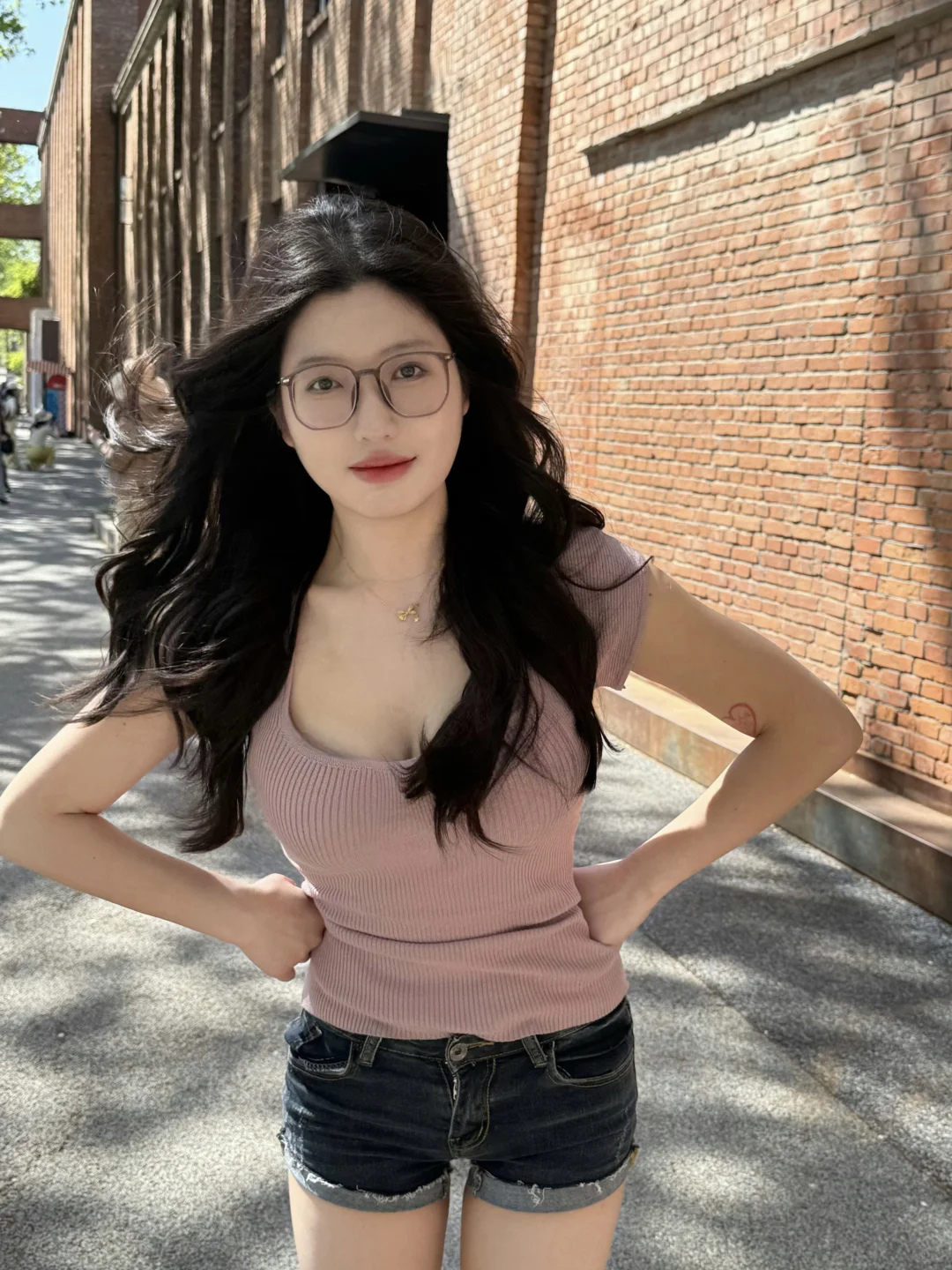 肉肉女生一定要试的超显瘦方领T恤！！